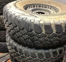 Humvee-Reifen passende Sätze von zwei oder vier 37 "Tall 65% -90% TREAD BFG, die auf Felgen angebracht sind, und beinhaltet Run-Flat-Einsätze