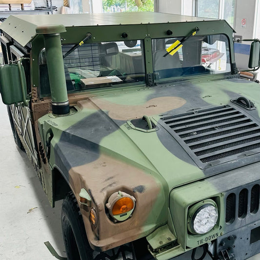 4人坚硬的武装悍马M998 1/4“铝制屋顶