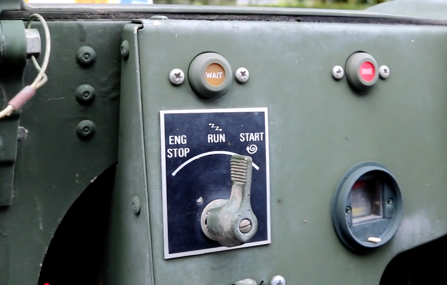 Wait to Start Warning Indicator Light, fits HUMVEE HMMWV. P/N 12356703-2, 5583395