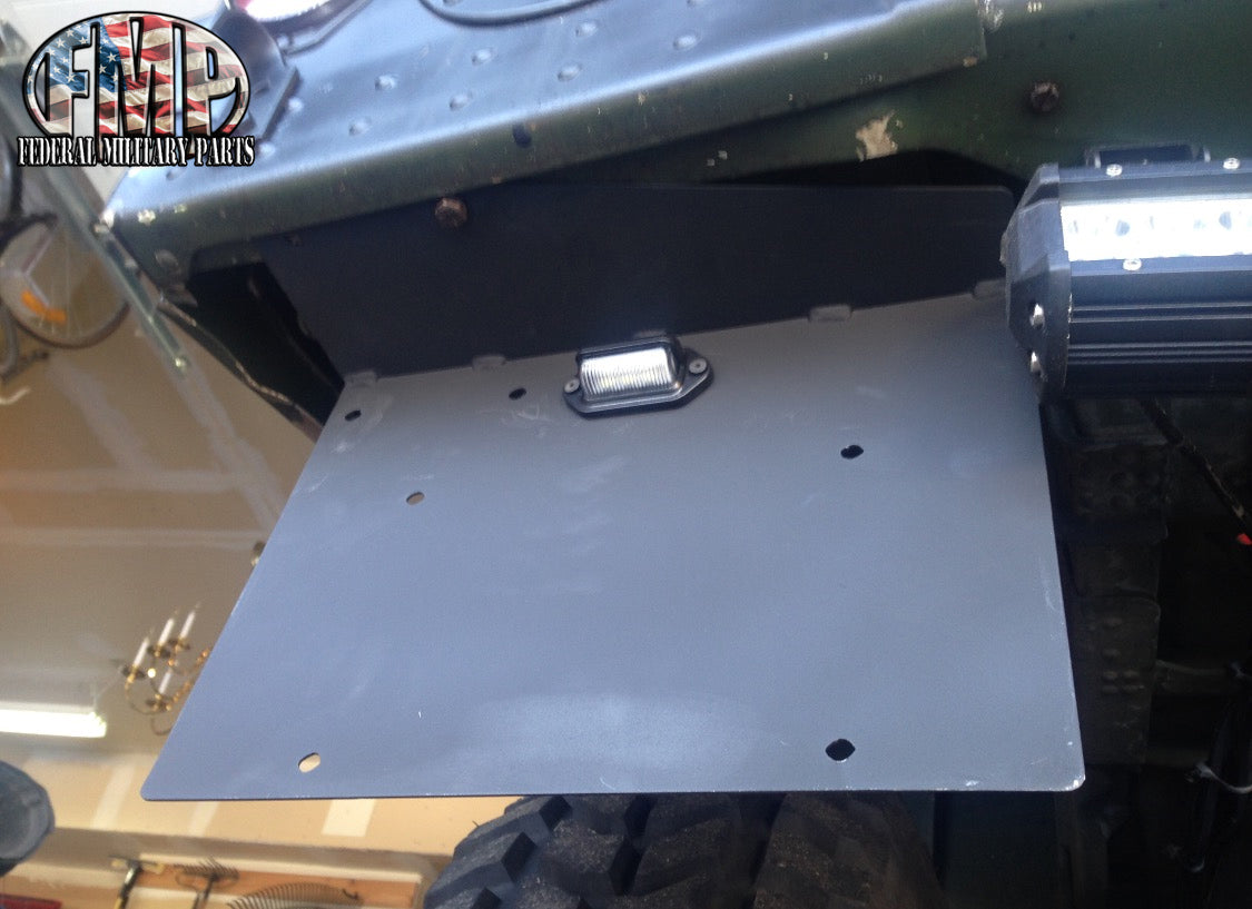 FÖRKOPPLAD HUMVEE BAKRE REGISTRERINGSSKYLT FÄSTE RAMLAMPA PJ INGEN BORRINSTALLATION M998