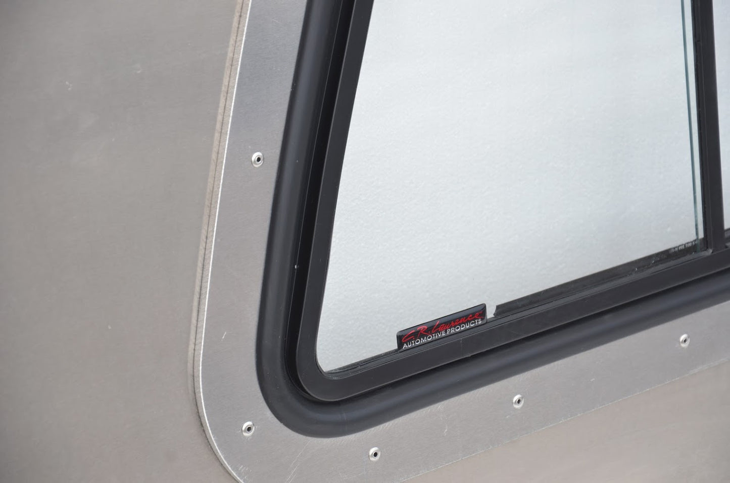 Järngardin (aluminium) med glidfönster (2 dörr eller 4 dörrfordon - samma pris)