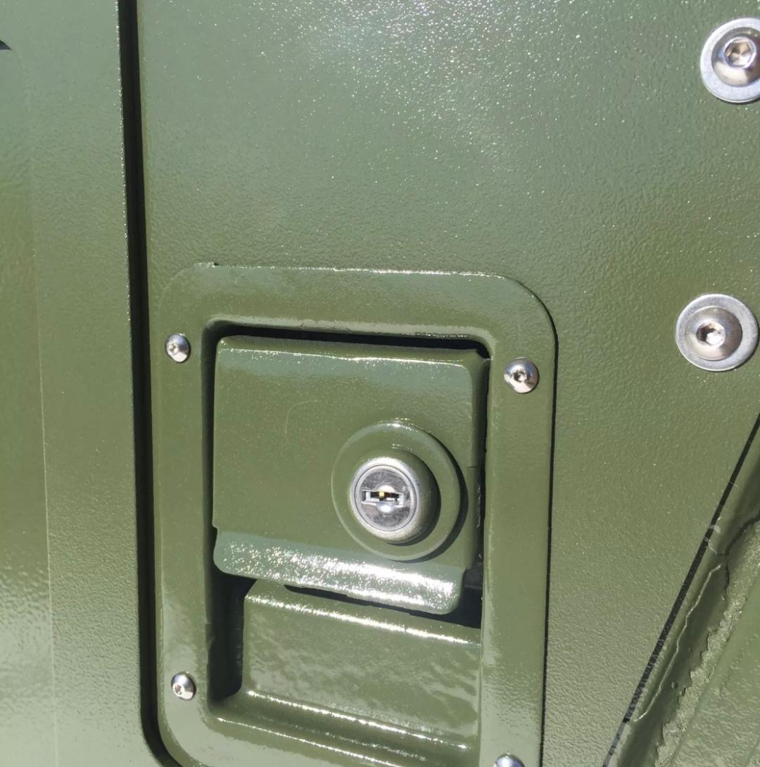 Dörrskinn för HUMVEE - 1 bit per dörr - Kompletterande rustningshud - Svart, Solbränna eller Grön - Dörrhandtag ingår inte