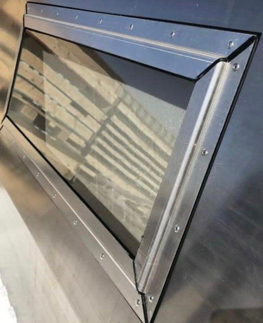 豪华铁窗帘的窗框