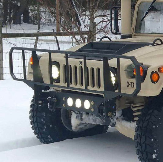 Standard Duty Brush Guard för militär Humvee inklusive två monteringsfäste Hårdvara och stift som säljs separat