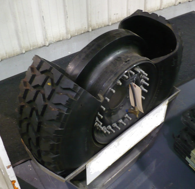 古德年地铁凯夫拉悍马轮胎匹配套装四或五个 37" 安装在 8-Lug 16.5" 轮辋 90-100% 胎面。10 PLY 24 螺栓加运行平插件
